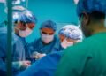 Doctor abandons patient to have sex with nurse