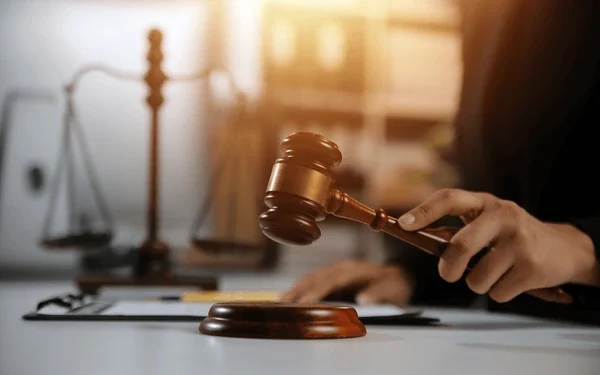 Death Sentence: Court Orders Hanging of 21-Year-Old for Stabbing Shop Owner