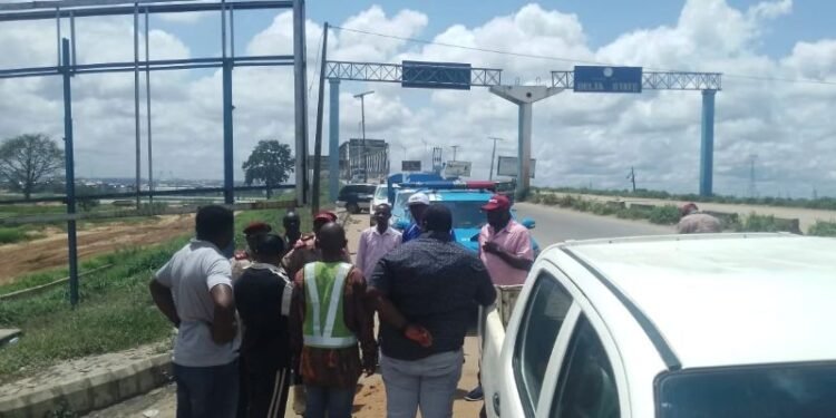 First Niger Bridge Closure: FRSC and NSCDC Deploy Personnel for Traffic Control in Onitsha